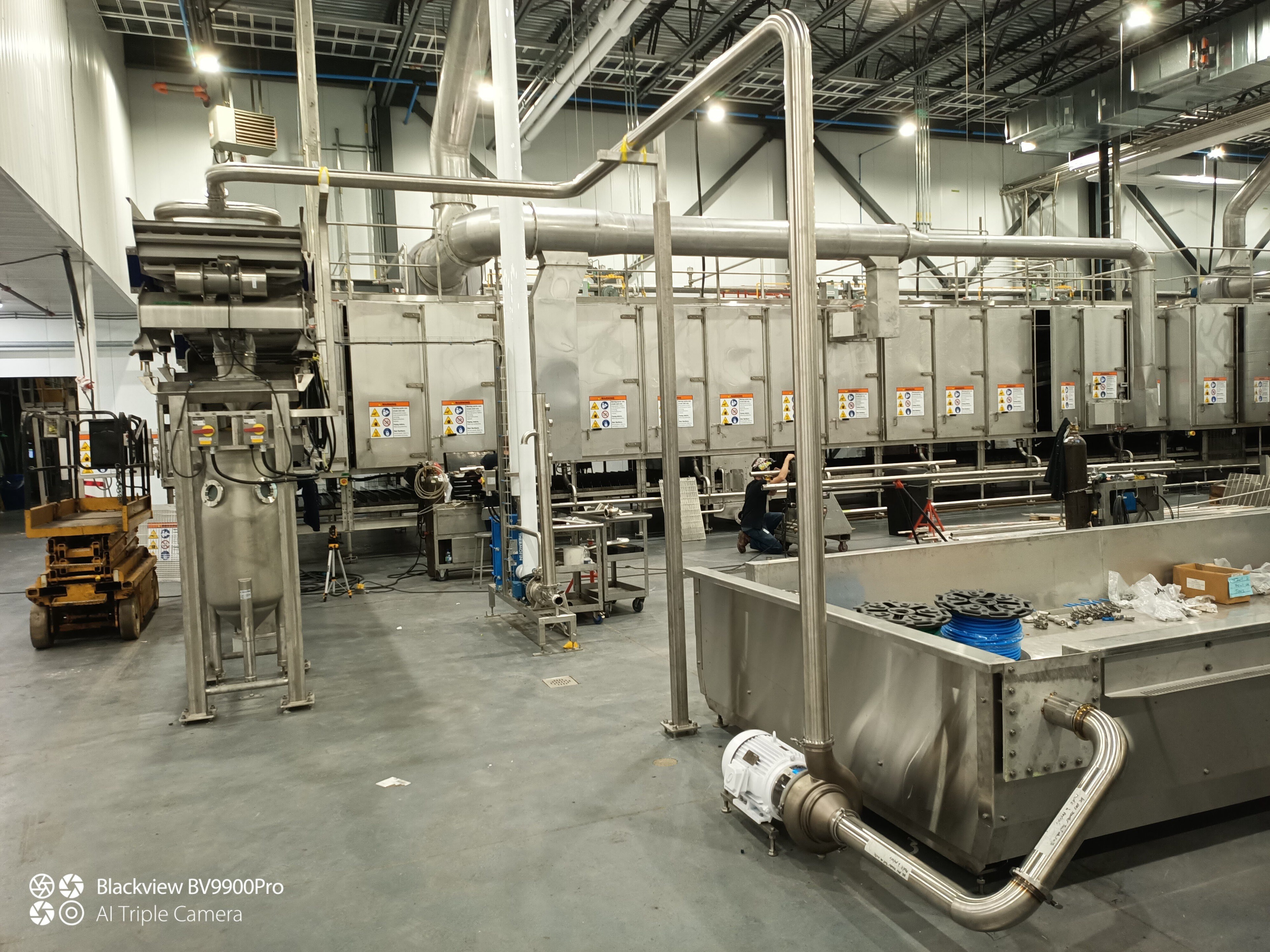 Chantier d'installation d'équipements de procédé inox en usine